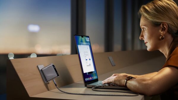 Anker Prime Charger (160W, 3 Ports, Smart Display)