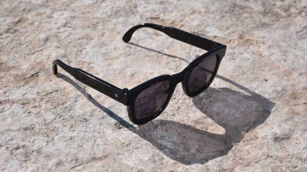 32n Versatile Eyewear Switches From Sunglasses To Reading Glasses In Just One Swipe
