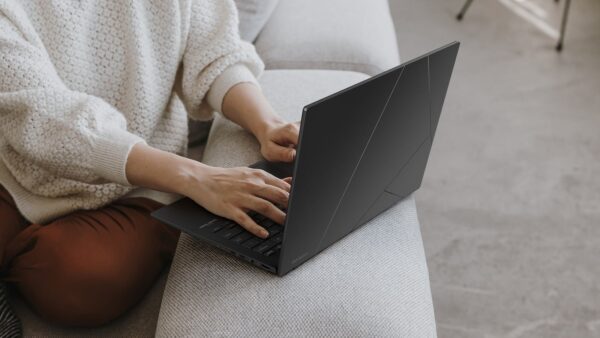 Asus Zenbook 14 Oled Um3406 Ultra Portable Laptop