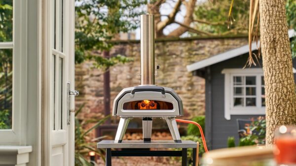 Ooni Karu 12g Multi Fuel Pizza Oven Has A Borosilicate Glass Door So You Can See Your Pie