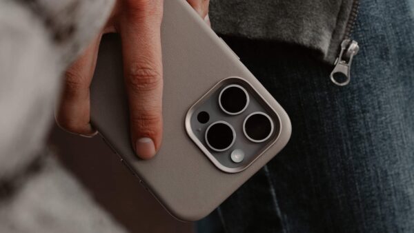 Sandmarc Minimal Leather Case For Iphone 15