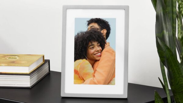 Skylight Frame Touchscreen Digital Picture Frame