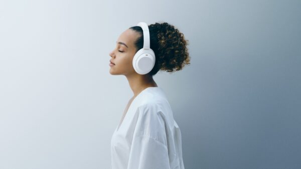 Sony Wh 1000xm4 Silent White Headphones Offer Serene Look While Canceling Noise