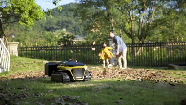 Yarbo Blower B1 Outdoor Robot Can Blow Leaves Debris Off Road To Designated Areas